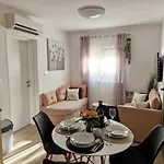 Duje Apartman *